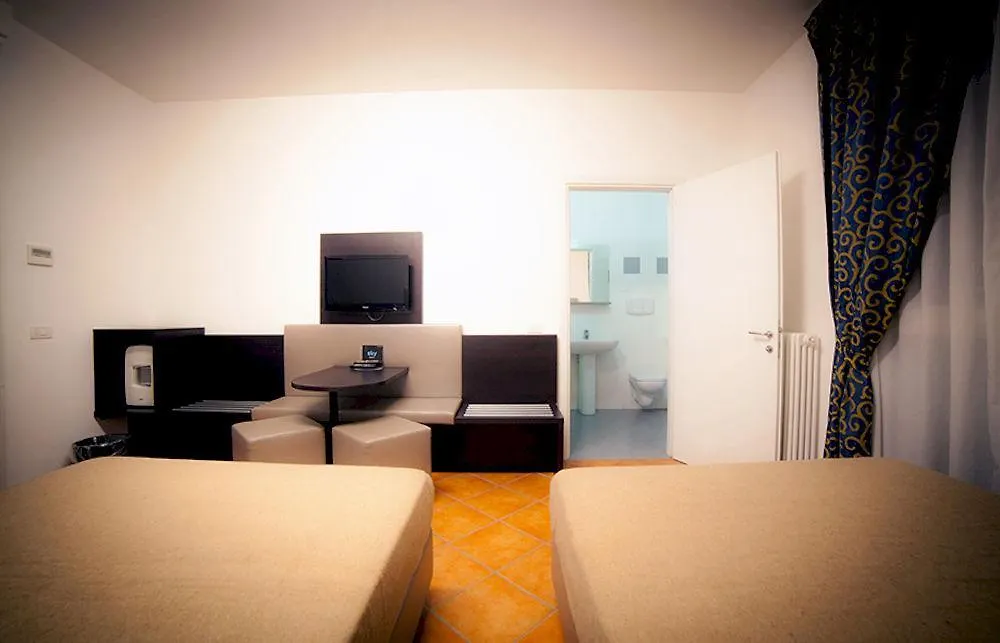 New Generation Hostel Chic Sempione Milano 0*,
