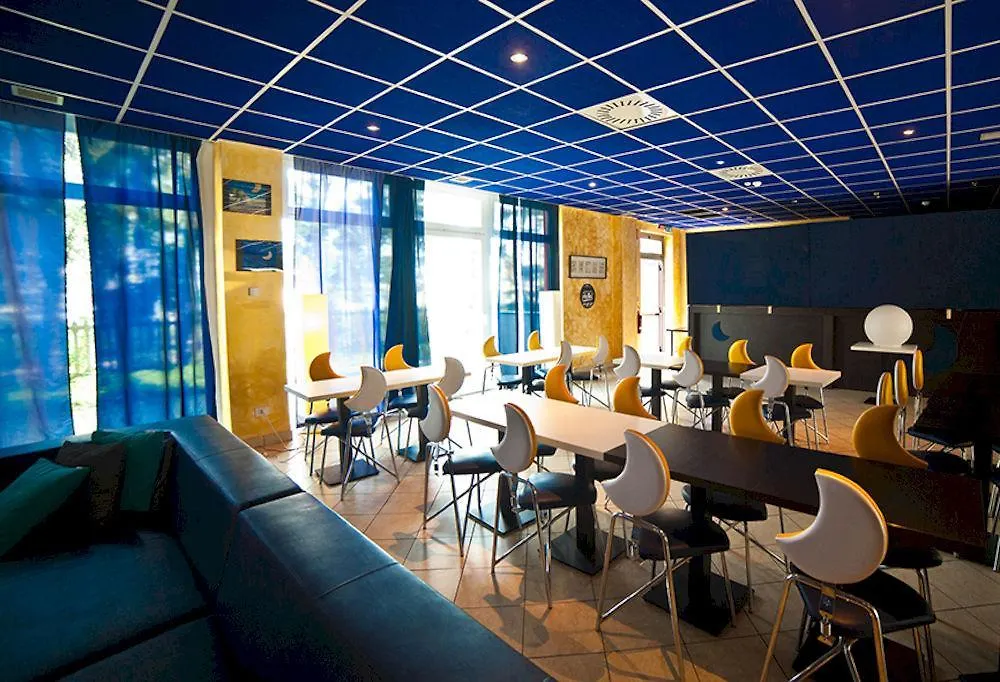 New Generation Hostel Chic Sempione Milano 0*,  Italia